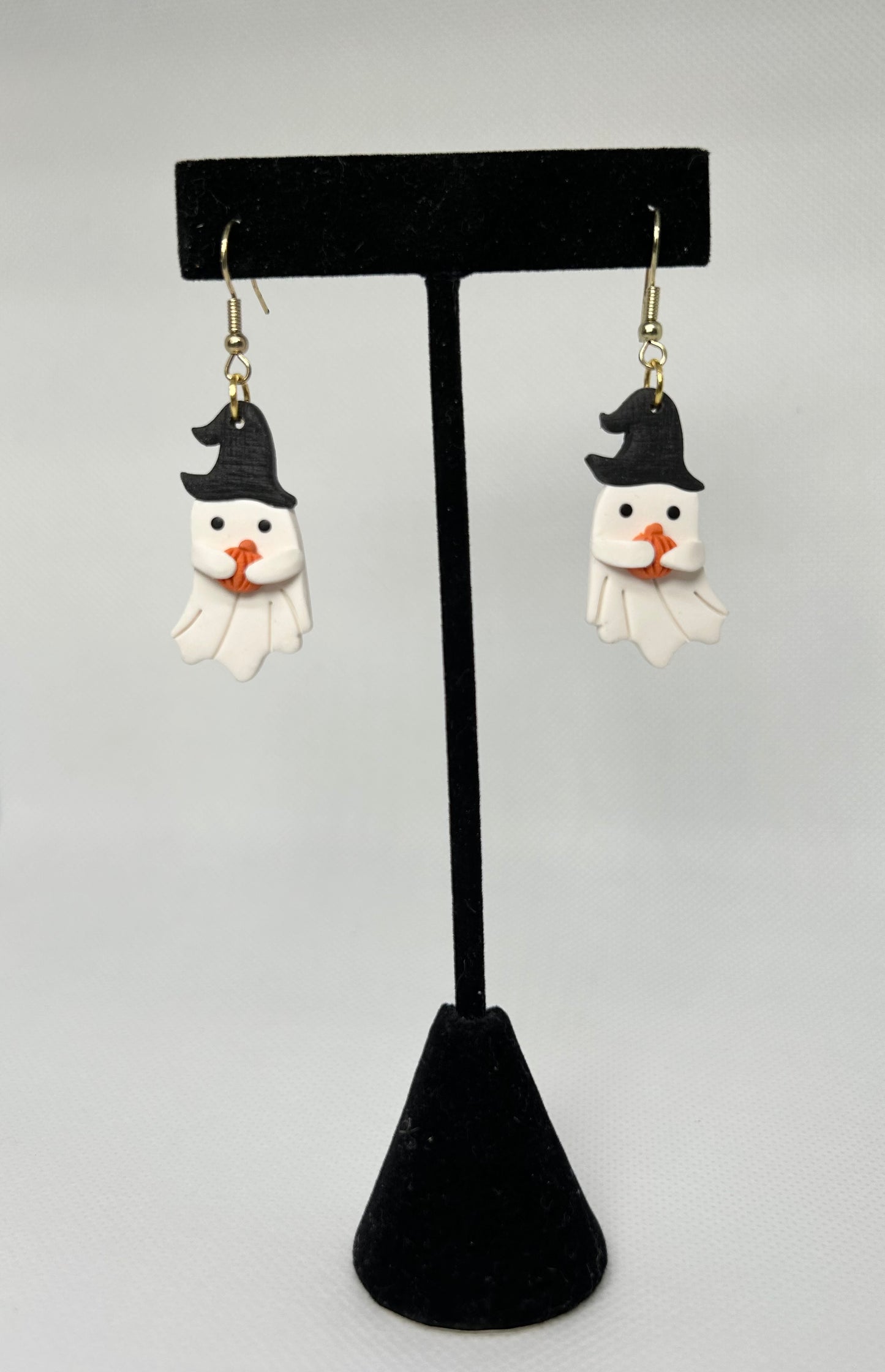 Ghost with witch’s hat