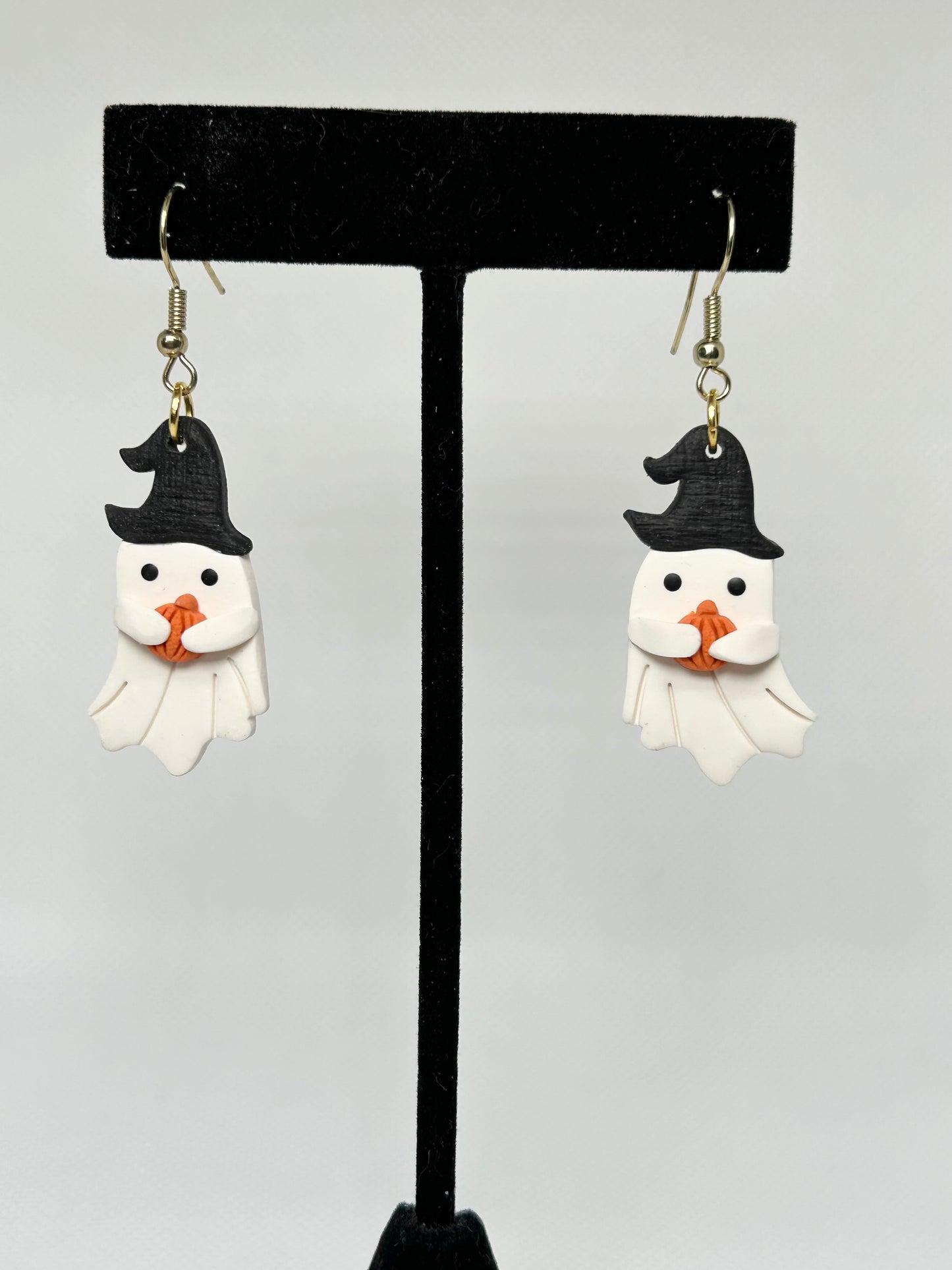 Ghost with witch’s hat